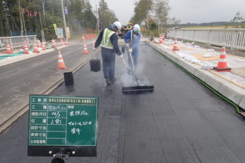 橋面防水工 塗膜防水剤塗布状況