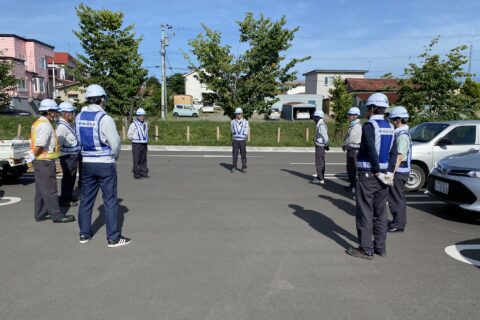 池田大橋の清掃を行いました